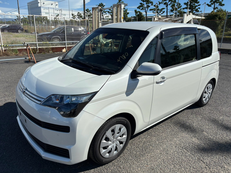 Toyota spade